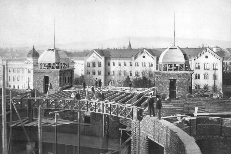 Hrvatsko narodno kazalište (HNK) u izgradnji, pogeld prema sjeveru